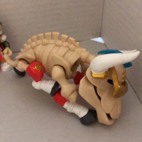 Treasure X Figures by Moose Toys Set of 5 - Picture 5 of 9